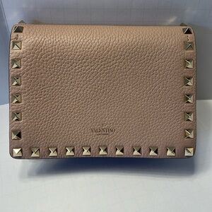 Valentino Garavani Rockstud Calfskin Chain Pouch